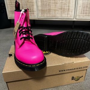 BRAND NEW* Dr. Martens - Clash Pink! Size 9